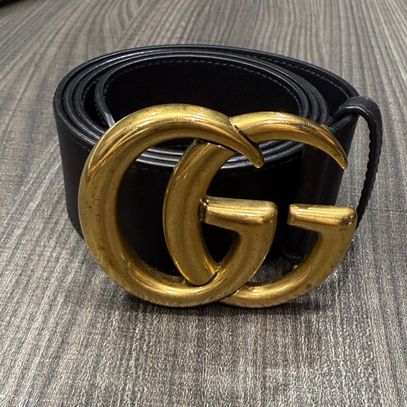 Gucci Black Leather Belt with Gold GG Emblem - Picture 1 of 6